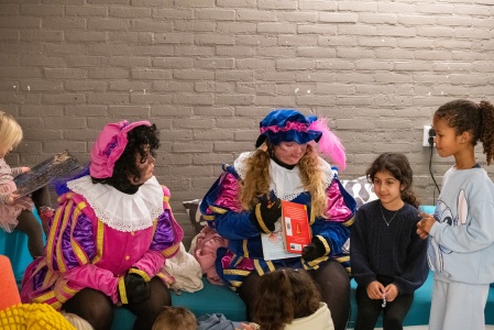 2025-11-23 Sint leest voor-54